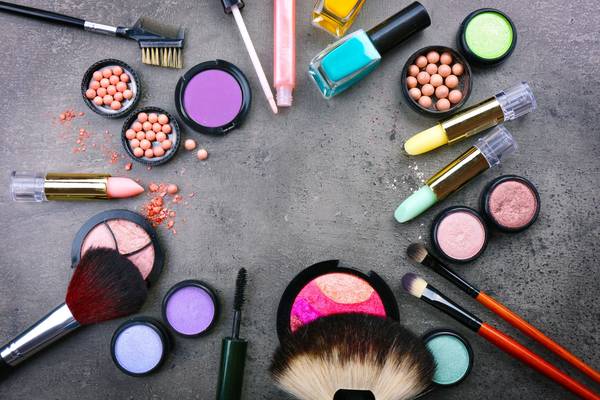Laboratoire et produits cosmétiques concernés par la veille réglementaire européenne